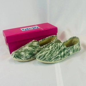 Brand New Women's Size 6 Green Multi Flats
